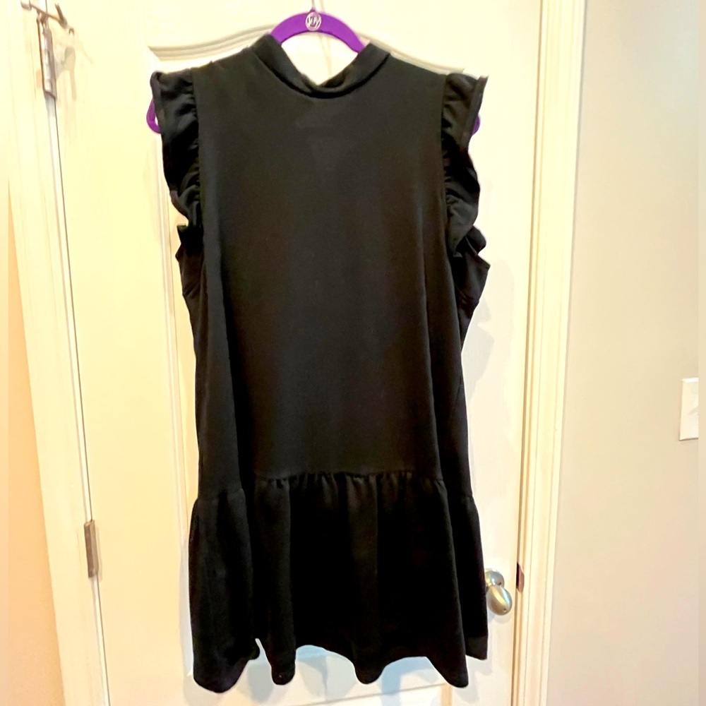 Boutique. Size large. Sleeveless sweater dress.